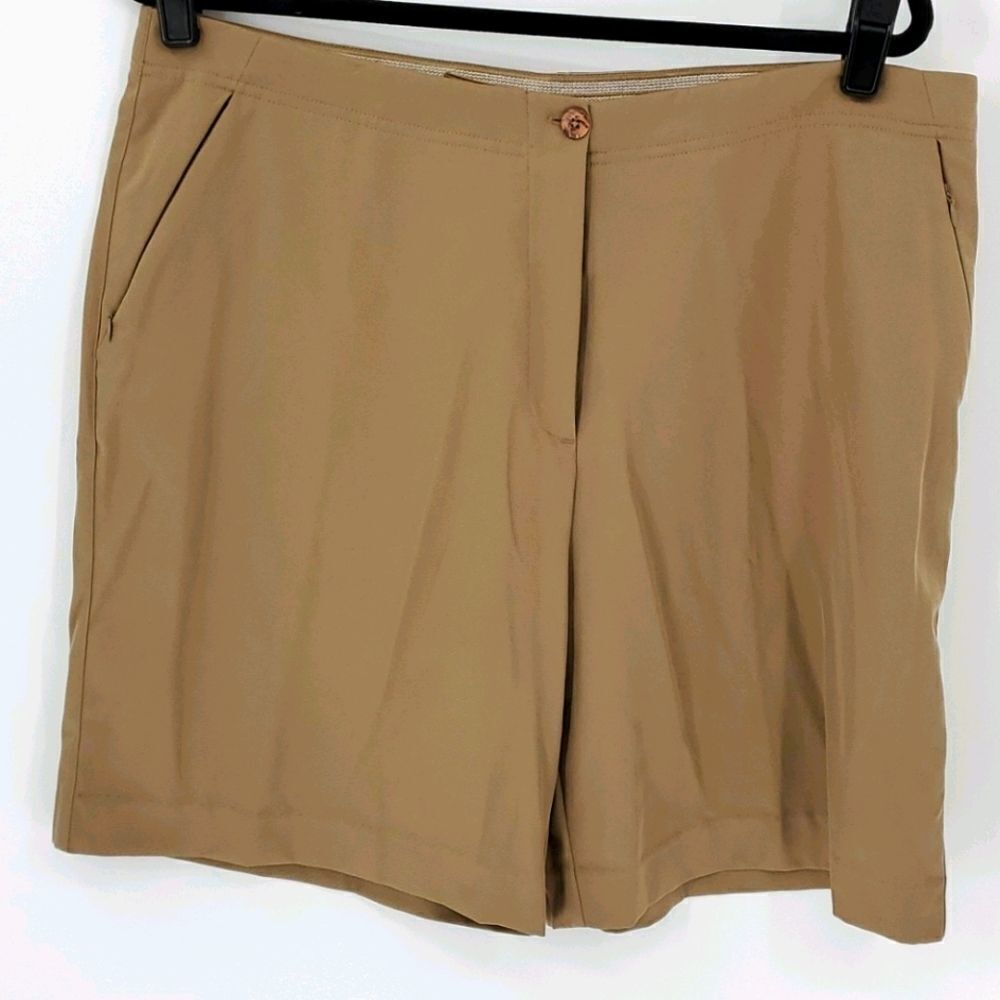 BOLLE GOLF,‎ women's shorts, khaki 16. Comfortable natural color.